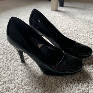 Closed toed black heels